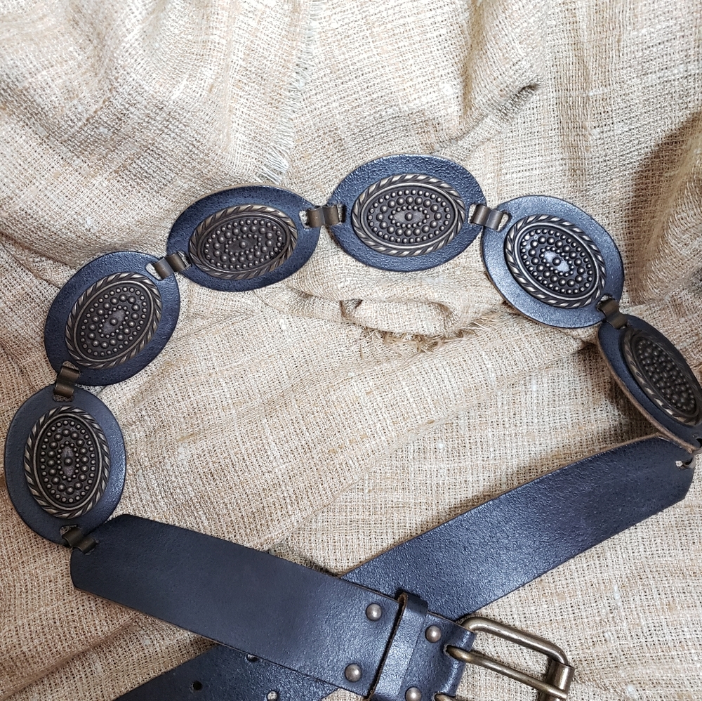 39" Antoniazzi Italian leather medallion belt